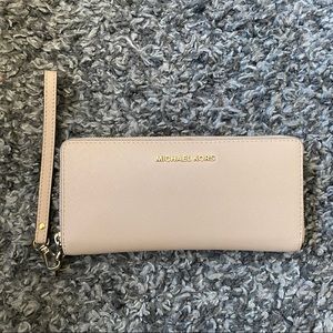 ‼️SOLD‼️ Michael Kors Wallet ( Saffiano Leather)
